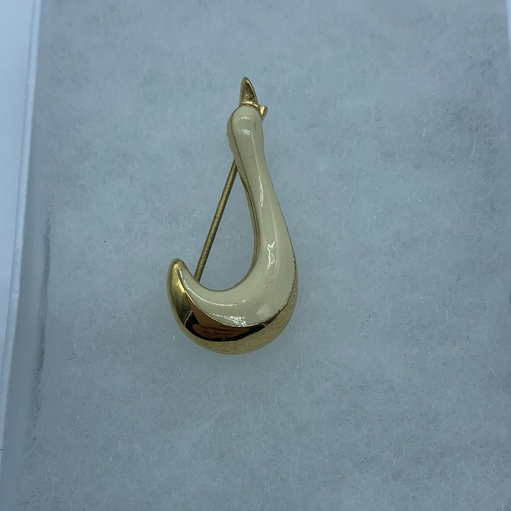 MONET Gooseneck Pin